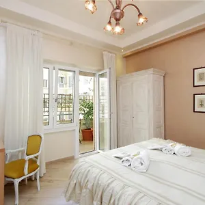 Deco's Place Teodora , Roma Italia